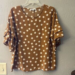 Women’s polka-dot blouse with cute sleeves. Very flattering fit. Size medium
